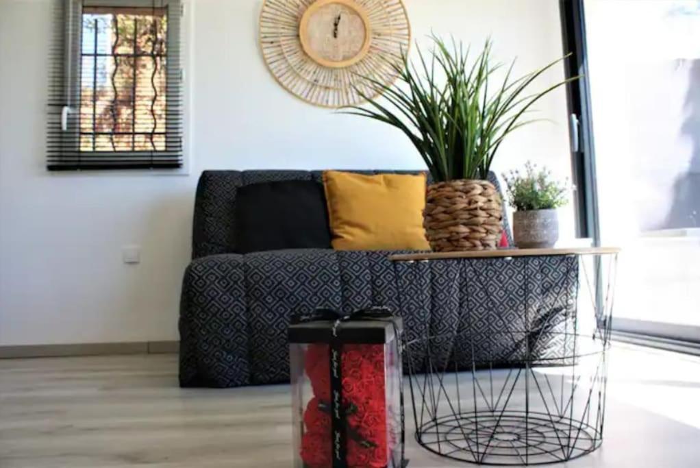 Appartement Tout Equipe En Rez-De-Jardin Entre Gard Et Ardeche Saint-Julien-de-Peyrolas Экстерьер фото